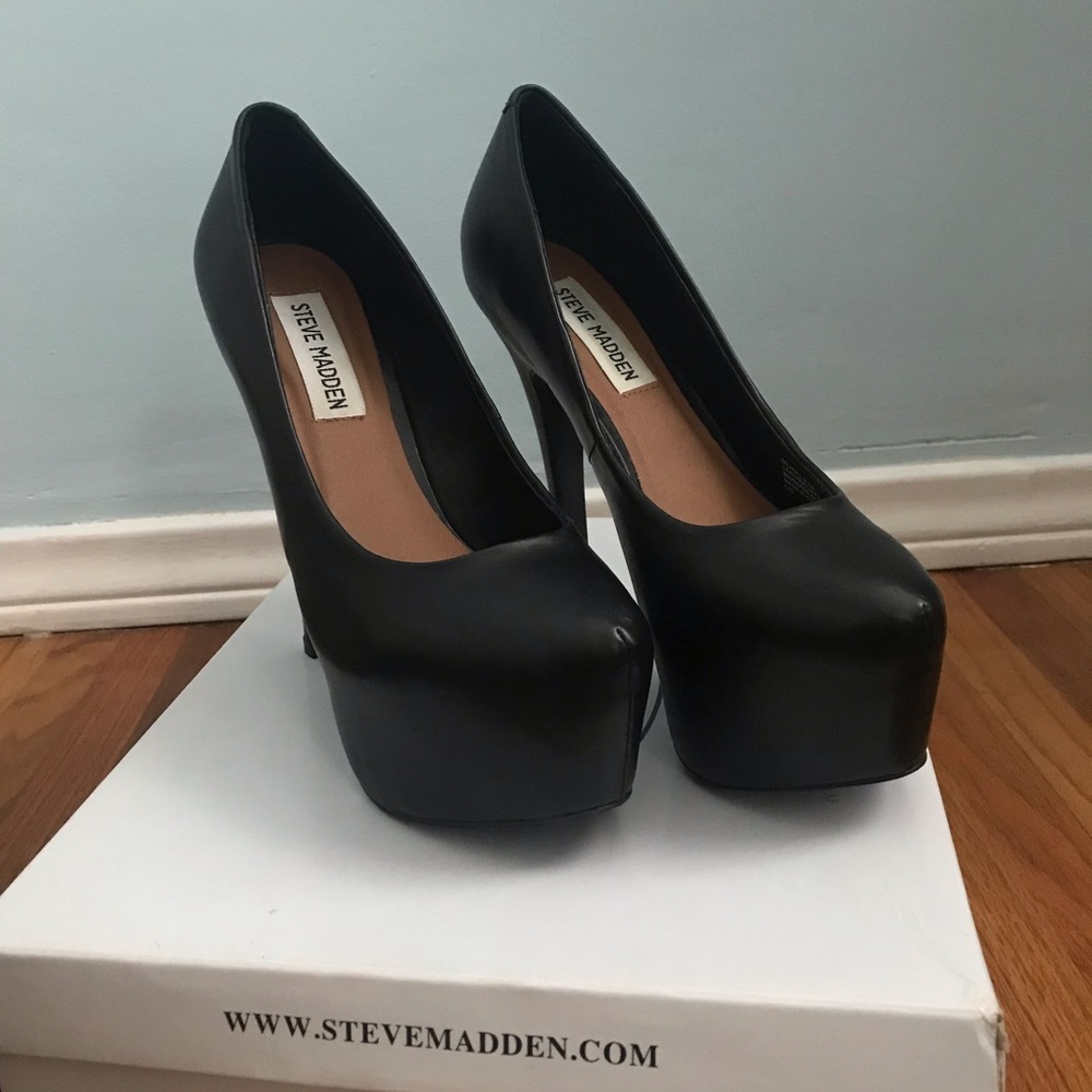 Steve Madden Black leather heels 👠